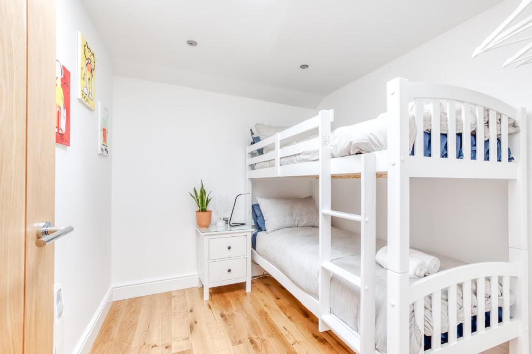 Central Bright 3 Bed Flat With Pool & Parking Edinburgh Bagian luar foto